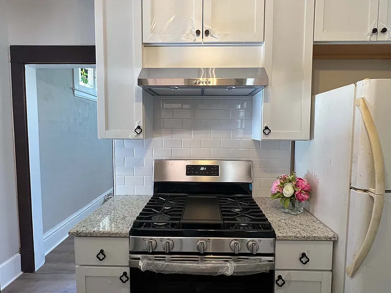 141 Brightwood Ave — Photo 18