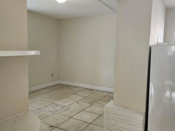 5th image of 119-127 Antiquera Ave #119-01