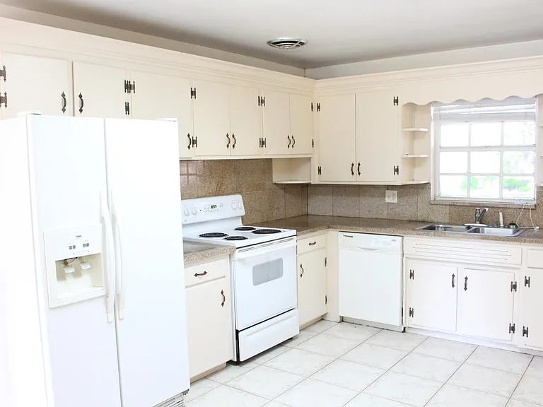 1103 N Bracewell Dr — Photo 7