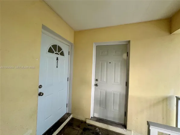 7308 SW 82nd St APT A216, Miami, FL 33143