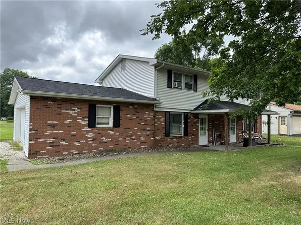 1207 Rosewood Dr NE, Warren, OH 44484