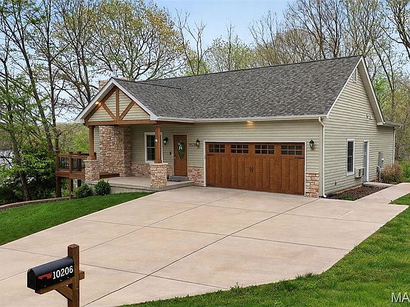 2nd image of 10206 Hawthorn Rd