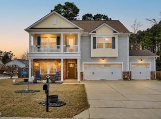 725 Harvest Point Dr, Fuquay Varina, NC 27526