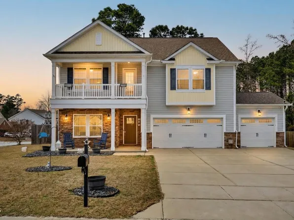 725 Harvest Point Dr, Fuquay Varina, NC 27526
