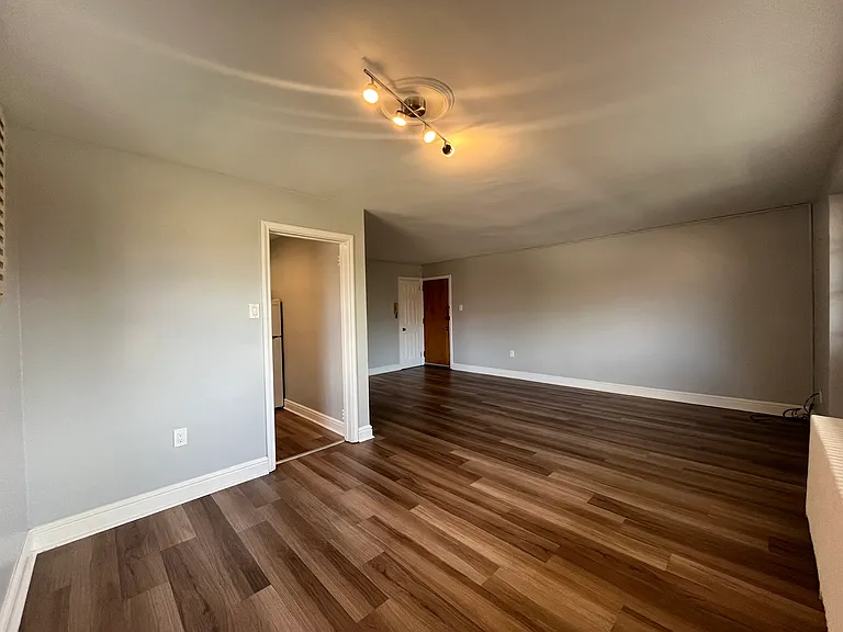 Royal Gardens Apartments — Photo 115