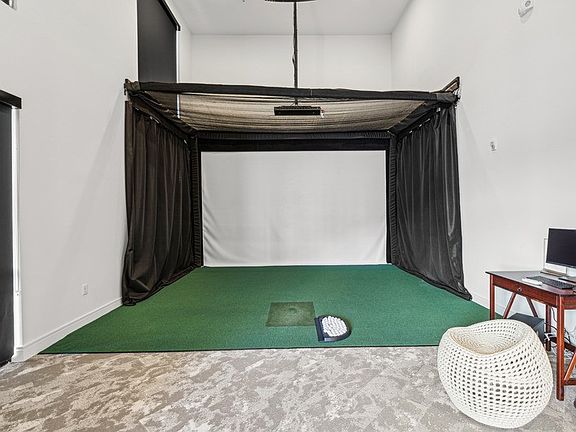 Golf Simulator & Lounge