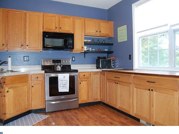 3rd image of 210 Jefferson Ave