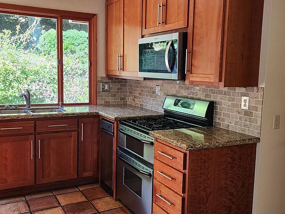 3rd image of 424 N View Park Ct