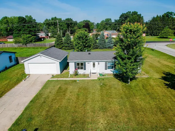 30906 Oak Springs Dr, Granger, IN 46530