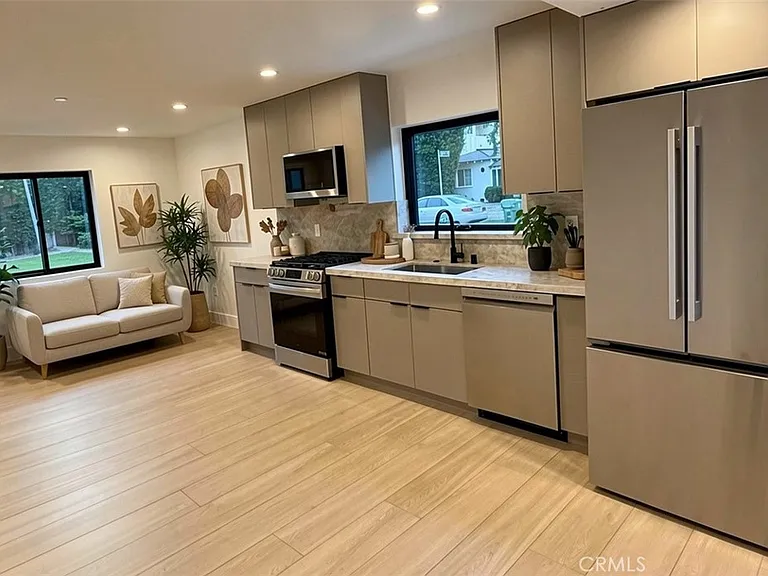 12820 Bloomfield St — Photo 1