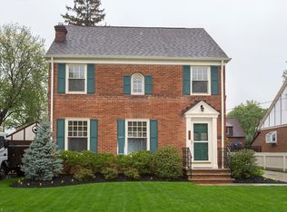 2832 Hampton Rd, Rocky River, OH 44116