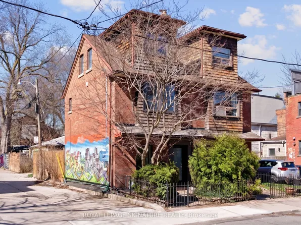 100 Sussex Ave, Toronto, ON M5S 1K3