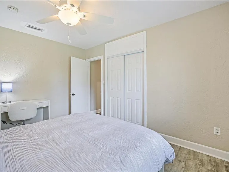 2126 Hyde Park St — Photo 21