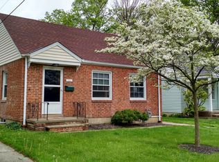 490 Huntmere Dr, Bay Village, OH