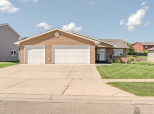 1006 Calvert Dr, Bismarck, ND 58504
