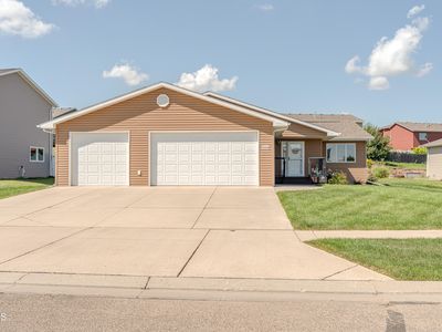 1006 Calvert Dr, Bismarck, ND, 58504