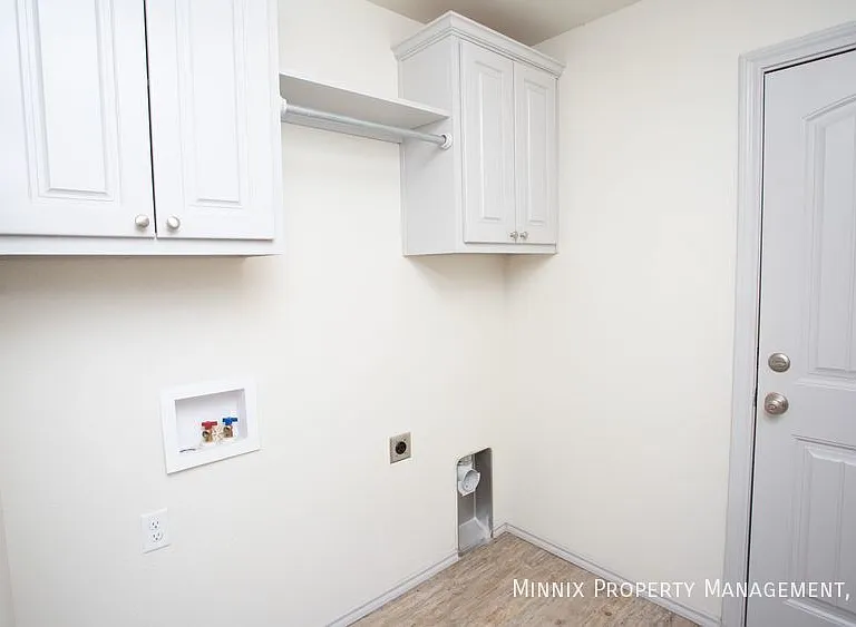 1118 Preston Trl — Photo 6