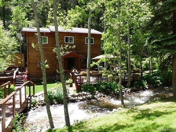 Summer time beauty!  Flowers galore and lots of sunshine.