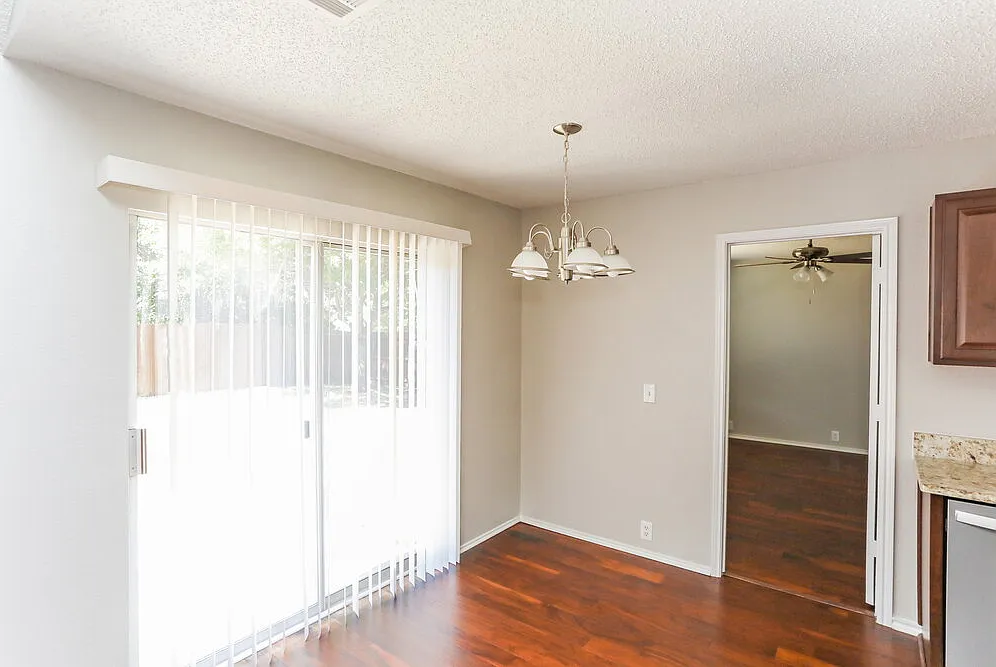3 bed, 2.0 bath, 1515 sqft, $2,180 — Photo 4