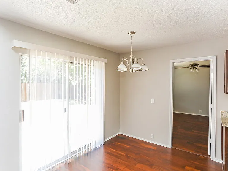 230 Westminster Dr — Photo 4
