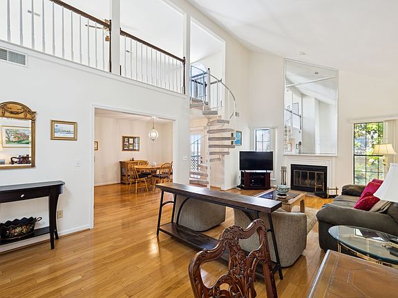 2nd image of 234 Glenstone Cir