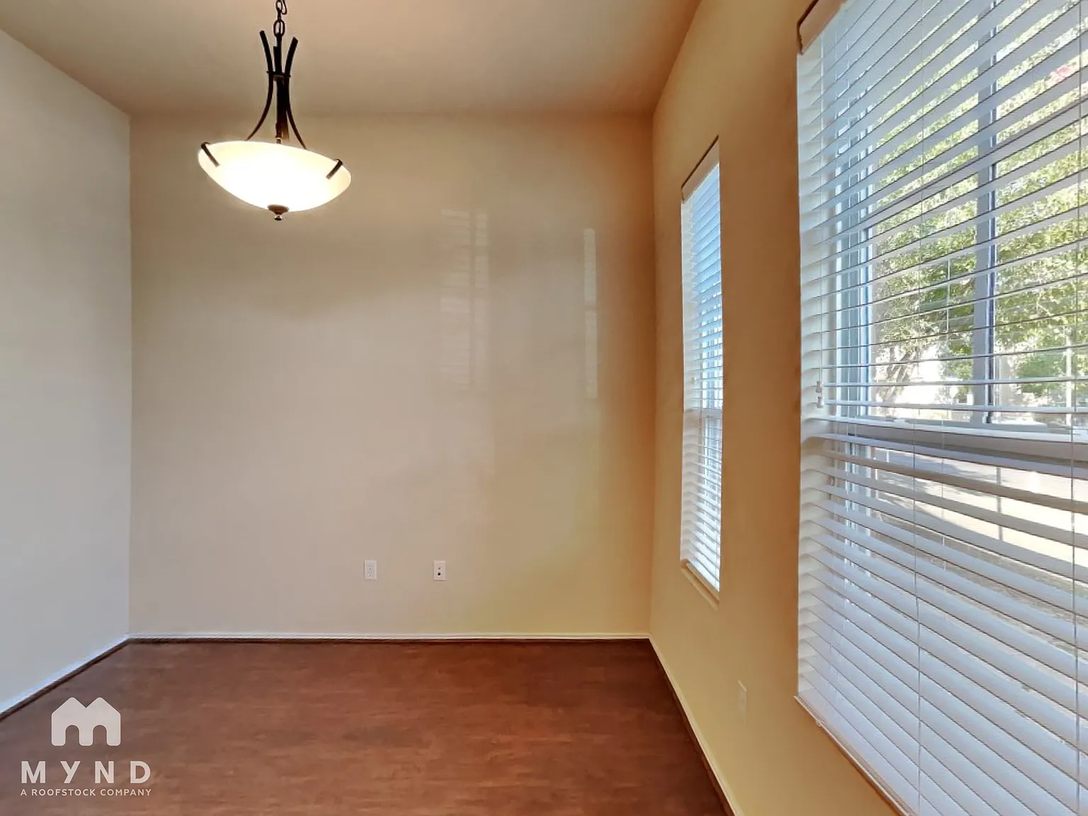 2 bed, 2.5 bath, 1240 sqft, $2,999 — Photo 4