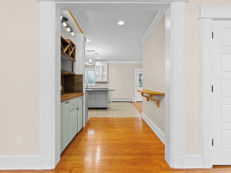40 E Oakdene Ave #B — Photo 9