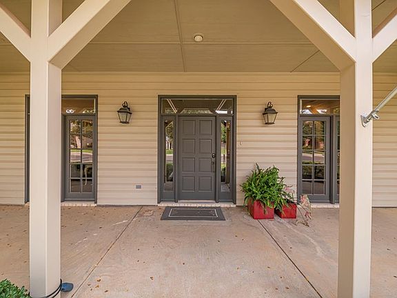 2nd image of 721 Pinehurst Dr