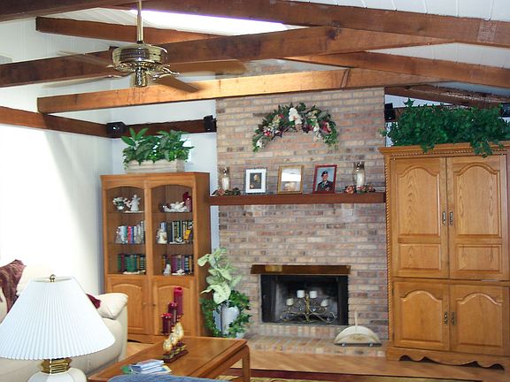 Familyroom w/cypress beams