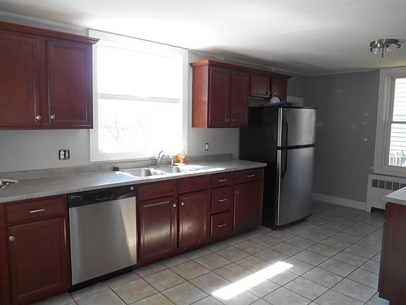 2nd image of 128 Franklin St