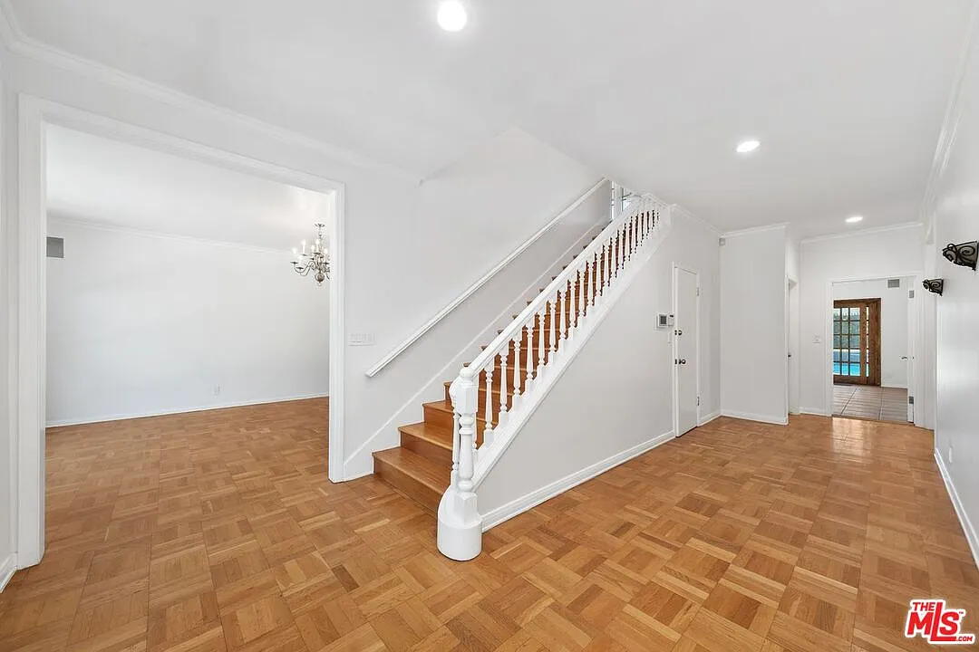 7 bed, 6.0 bath, 5158 sqft, $30,000 — Photo 4