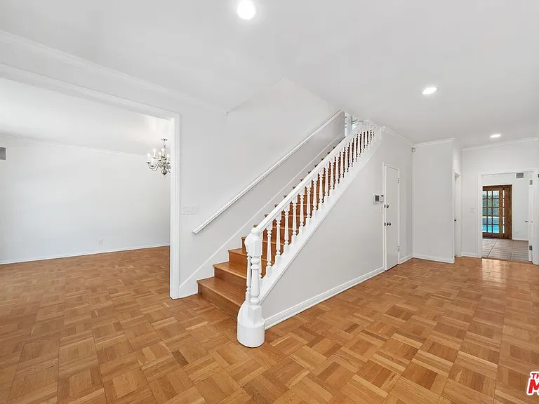 517 N Elm Dr — Photo 7
