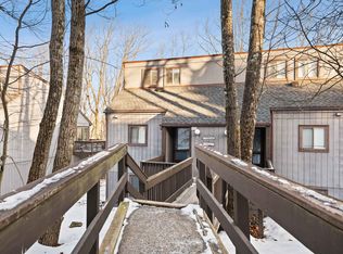 80 Cross Country Ln, Tannersville, PA 18372