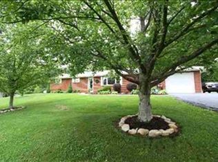8242 Rosewood Dr, Ashland, KY 41102