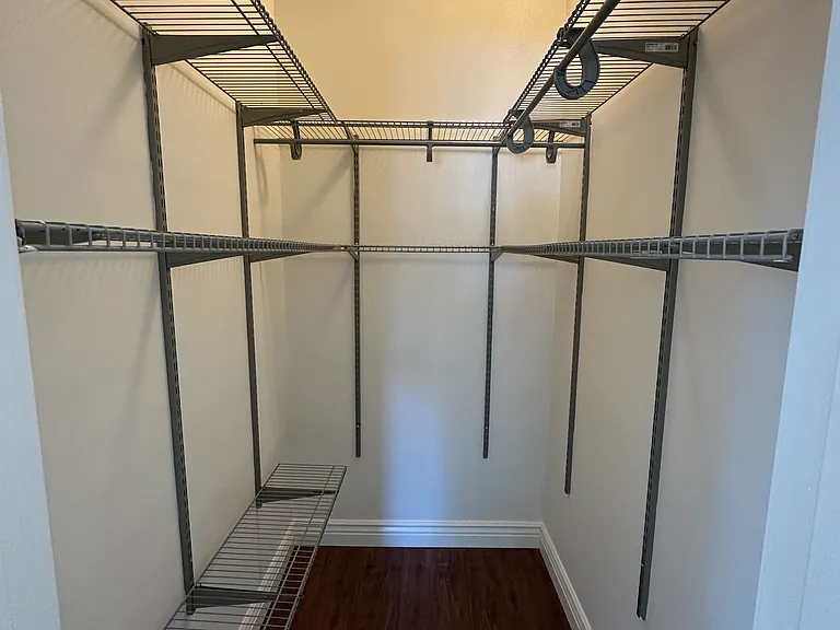 503 Bay St — Photo 17