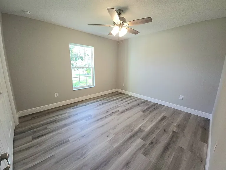 944 W Anderson Ln — Photo 13