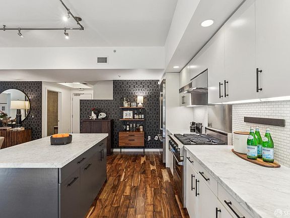3rd image of 2125 Bryant St #108