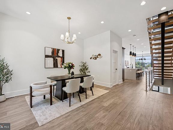 2nd image of 3550 Whitehaven