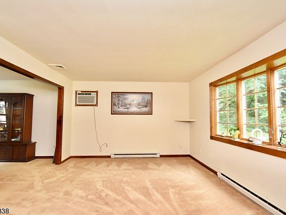 2nd image of 7 Lauren Ln