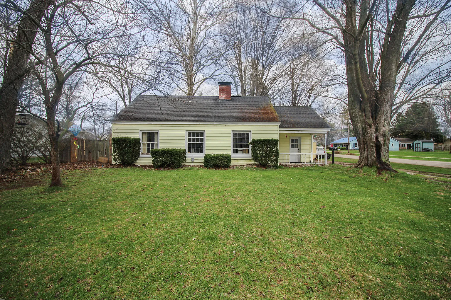 755 White Pigeon Rd photo 1