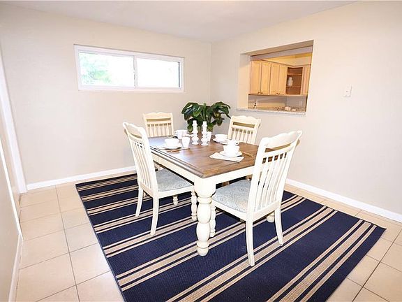 5th image of 2765 Avocado Dr