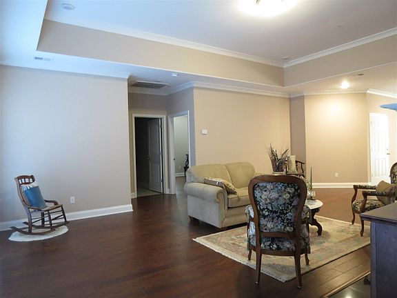 4th image of 1584 Fairway Dr
