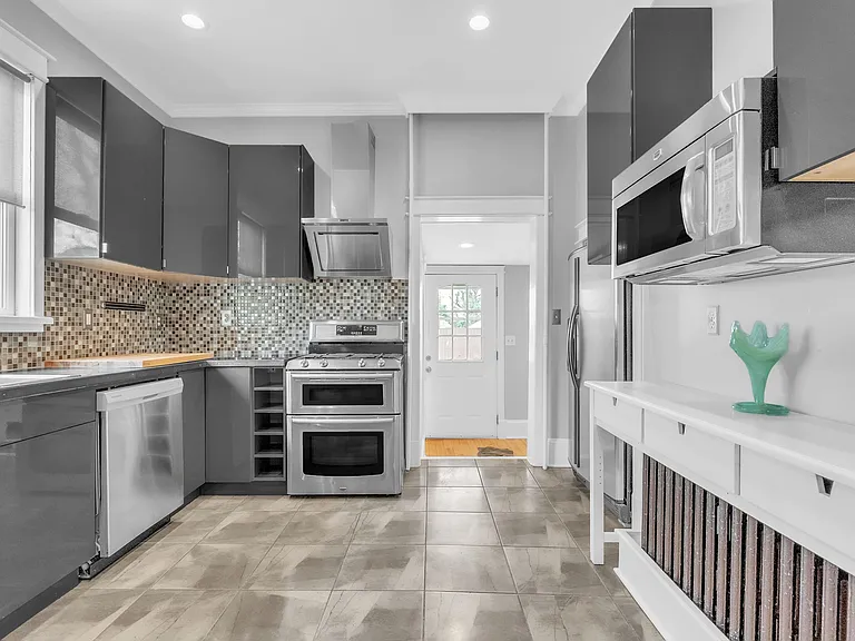 4109 Crittenden St #MAIN — Photo 4