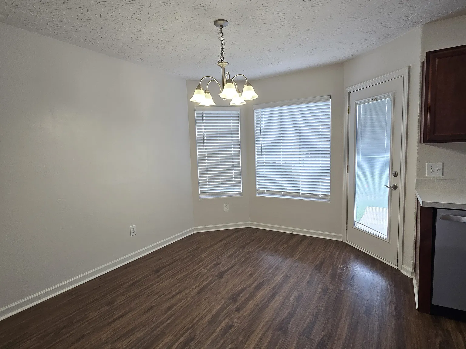3 bed, 1477 sqft, $2,295 — Photo 3