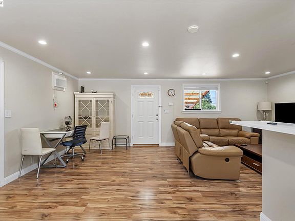 3rd image of 26770 Hayward Blvd