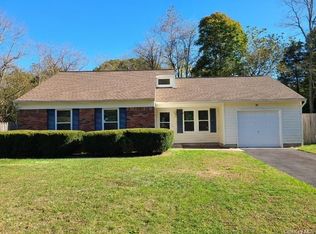 45 Malcolm Way, Riverhead, NY 11901