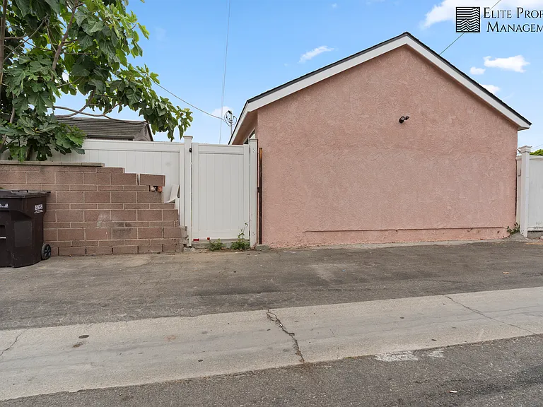 6418 Paramount Blvd #1/2 — Photo 7