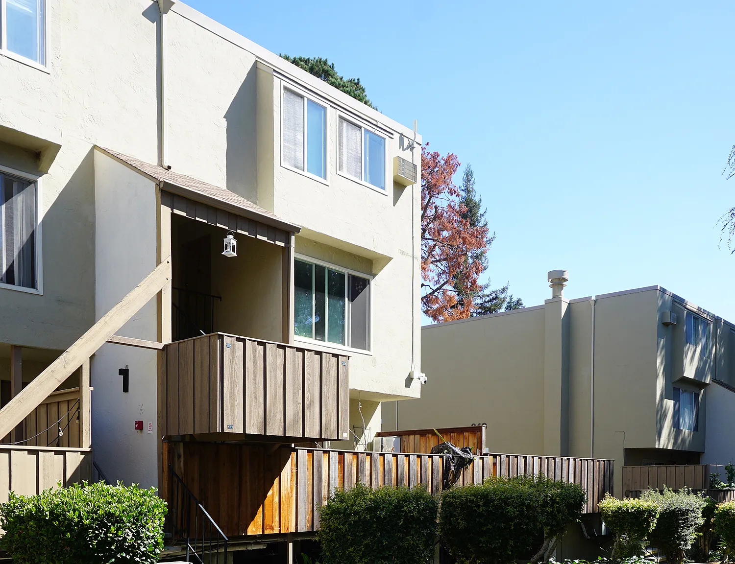 2 bed, 1.5 bath, 1099 sqft, $2,995 — Photo 2