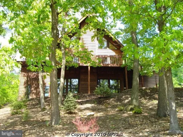 10101 Country Club Rd, Cumberland, MD 21502