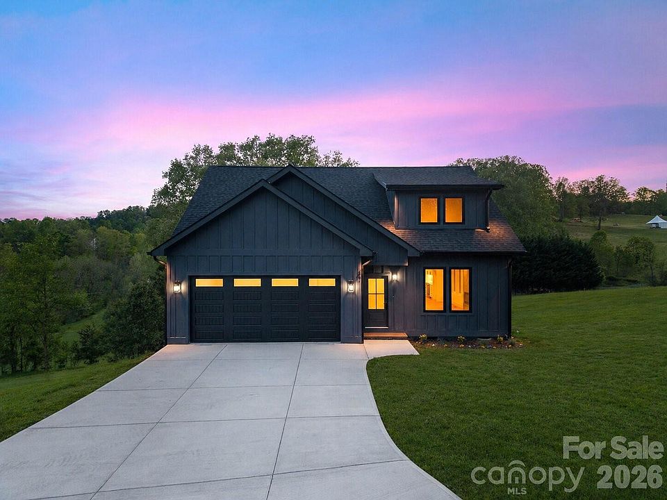 1st image of 40 Firefly Ridge Trl